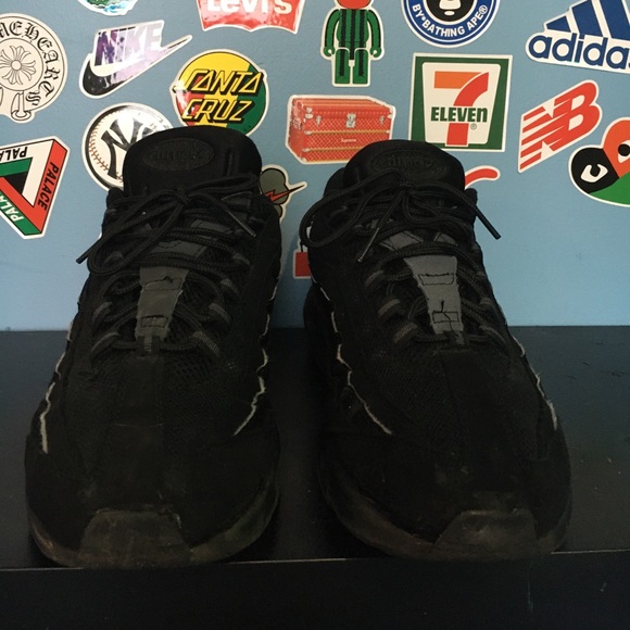 Air Max 95 ‘Triple Black Reflective’ - Picture 2 of 5